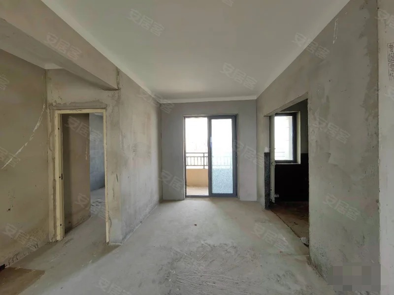 城南，次新小区森林国际翡冷翠，边户，毛坯3房2卫，证满二，电梯好楼层