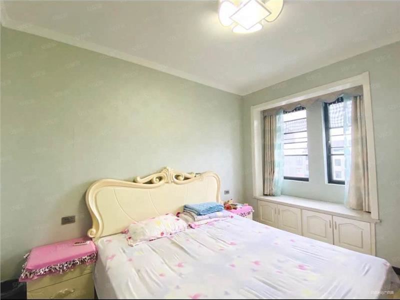 城西红树湾，精装大三房，满二，诚心出售，东边户