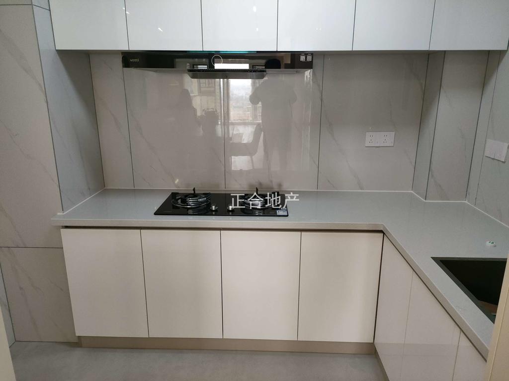 满庭春7期，全新装修，精装三房两卫，电梯好楼层，证满二，仙桃xiao学和三中