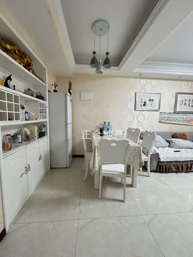 急售，新城壹号四期，湖景房，精装三房，一口价49.5万，拎包入住，证满二