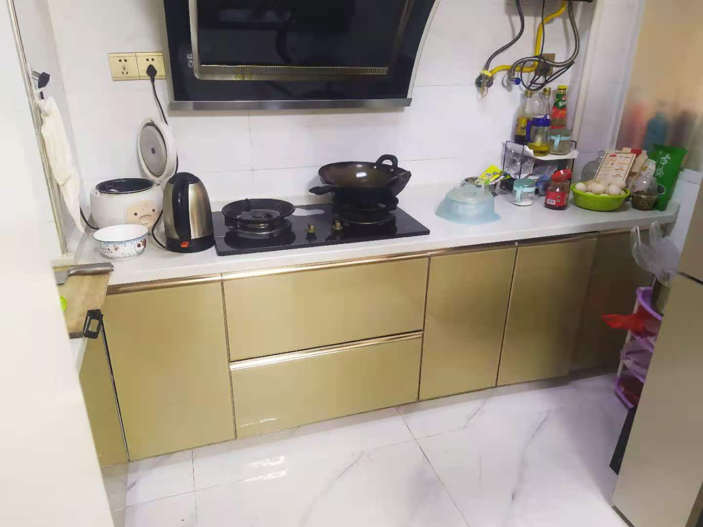 新城壹号3室2厅1卫100平79万新证