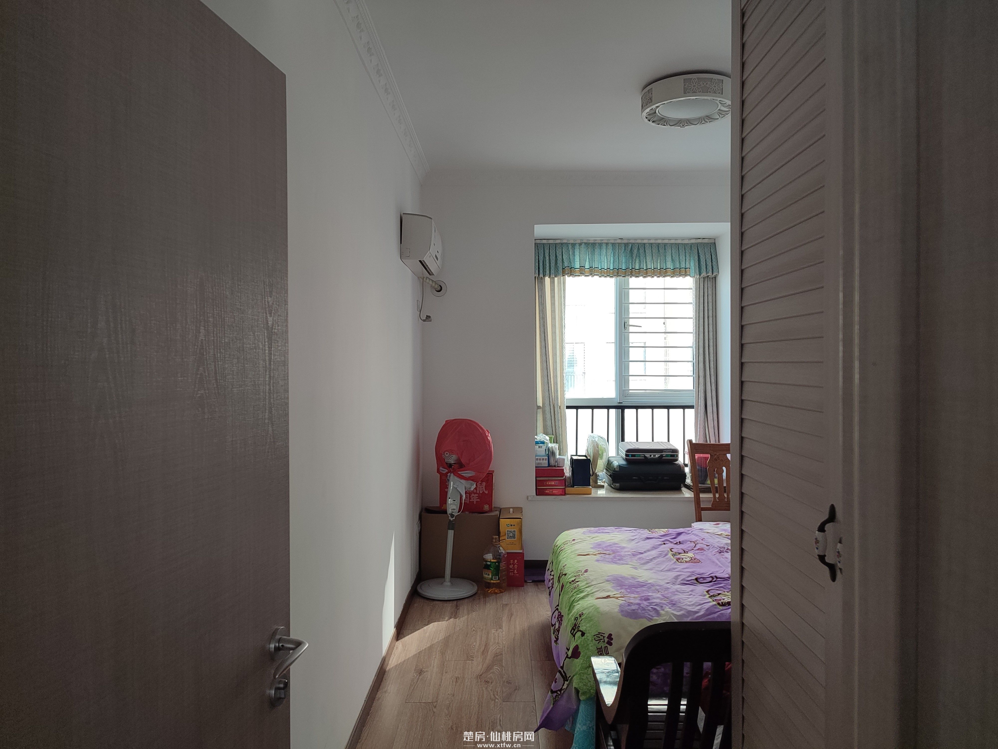 英伦名邸精装一梯两户三居室，中间好楼层采光通风好