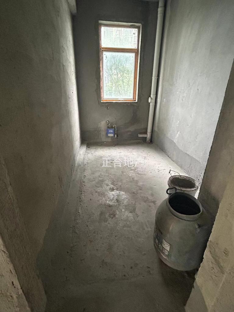 捡漏捡漏啦，康湾熙岸，毛坯四房，三个阳台，采光好，单价3800