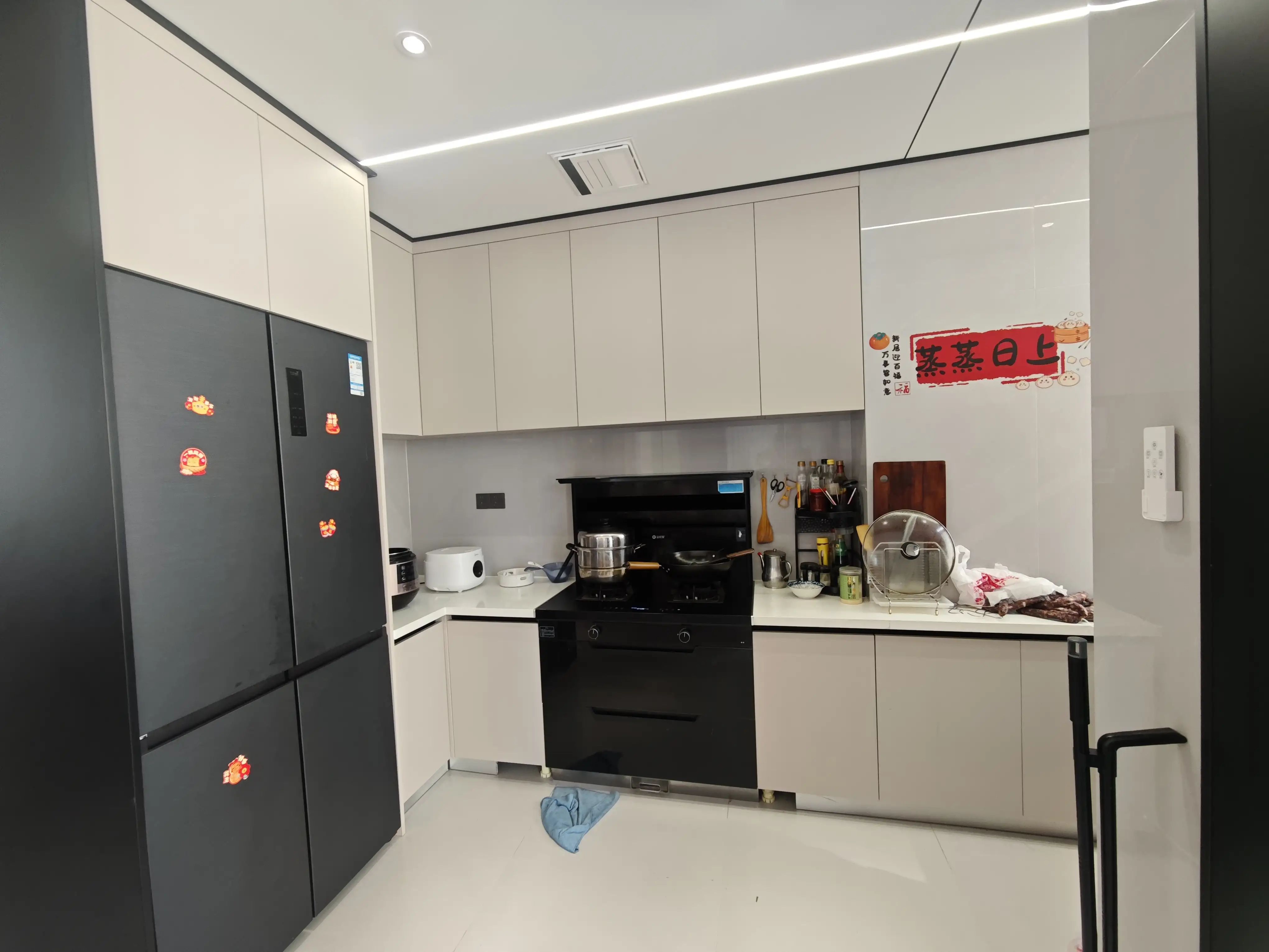 城南，一梯一户大平层，东边户，精装四房，成色新，好楼层，证满二