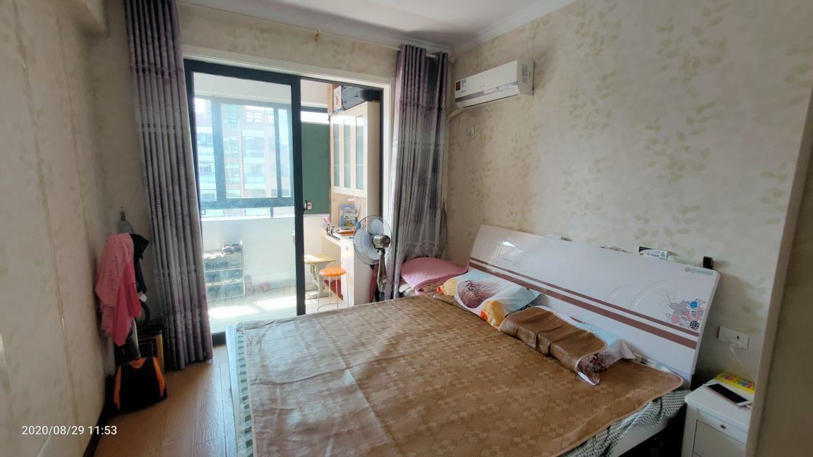 上仙桃 ，金域城邦，精典小三房，全屋保养好，证满两年