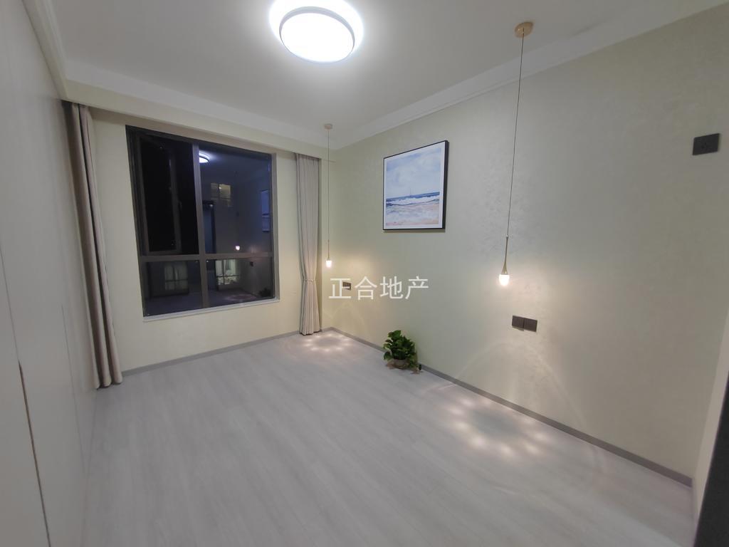 急售，城南，颐和公馆，电梯好楼层，全新精装三房二卫，证满五，诚心出售