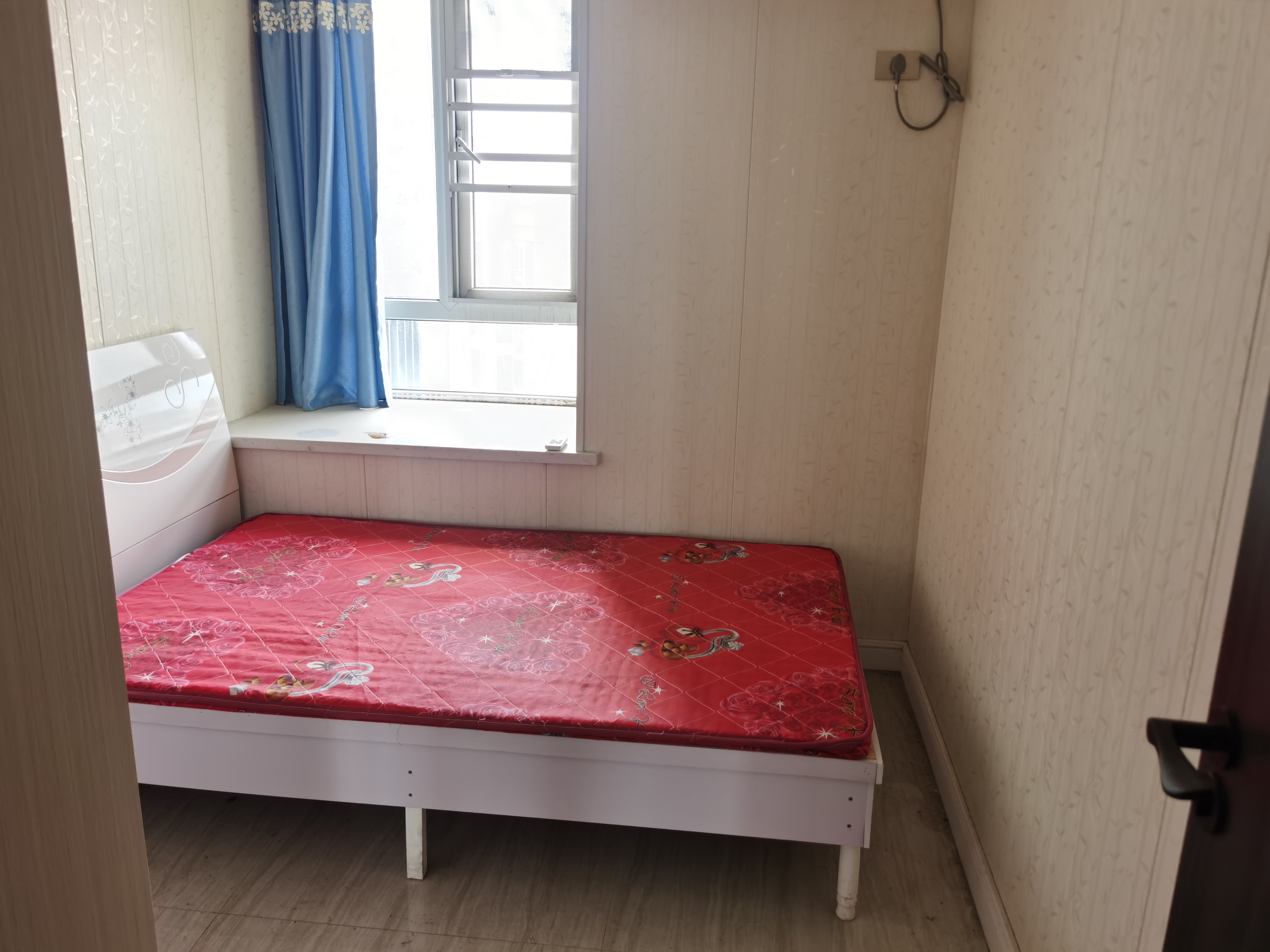 沃尔玛旁边南国明珠还建房三房出租