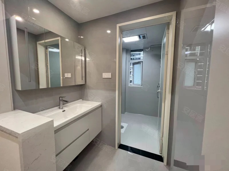 捡漏，风和日丽，精装三房，边户，电梯好楼层，诚心出售，