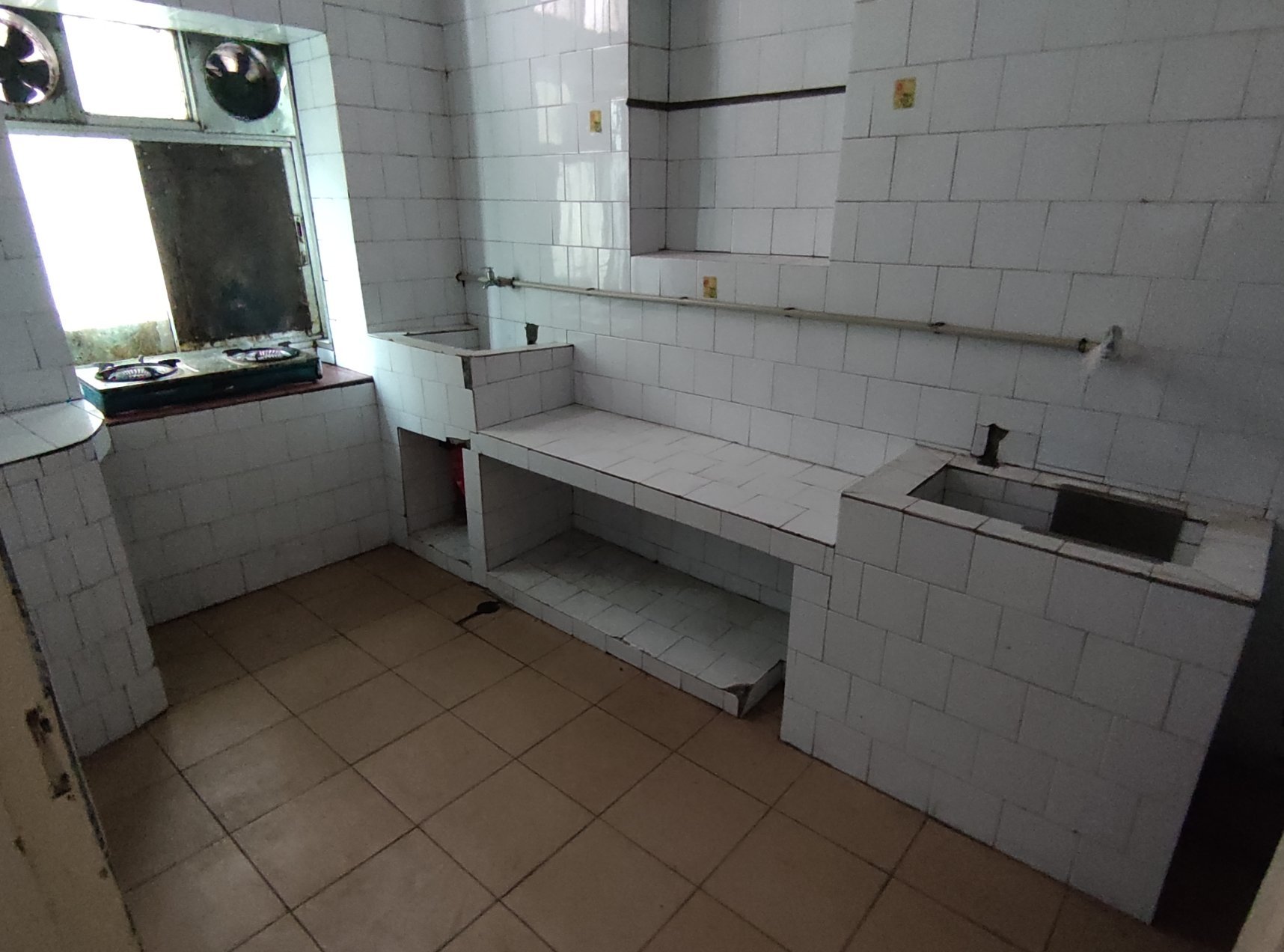 新客运站旁烟草路三层私房，证在手，满二