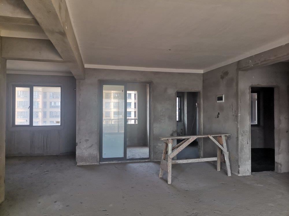 御台公馆毛坯大三房房东诚心出售 看房电梯中间楼层