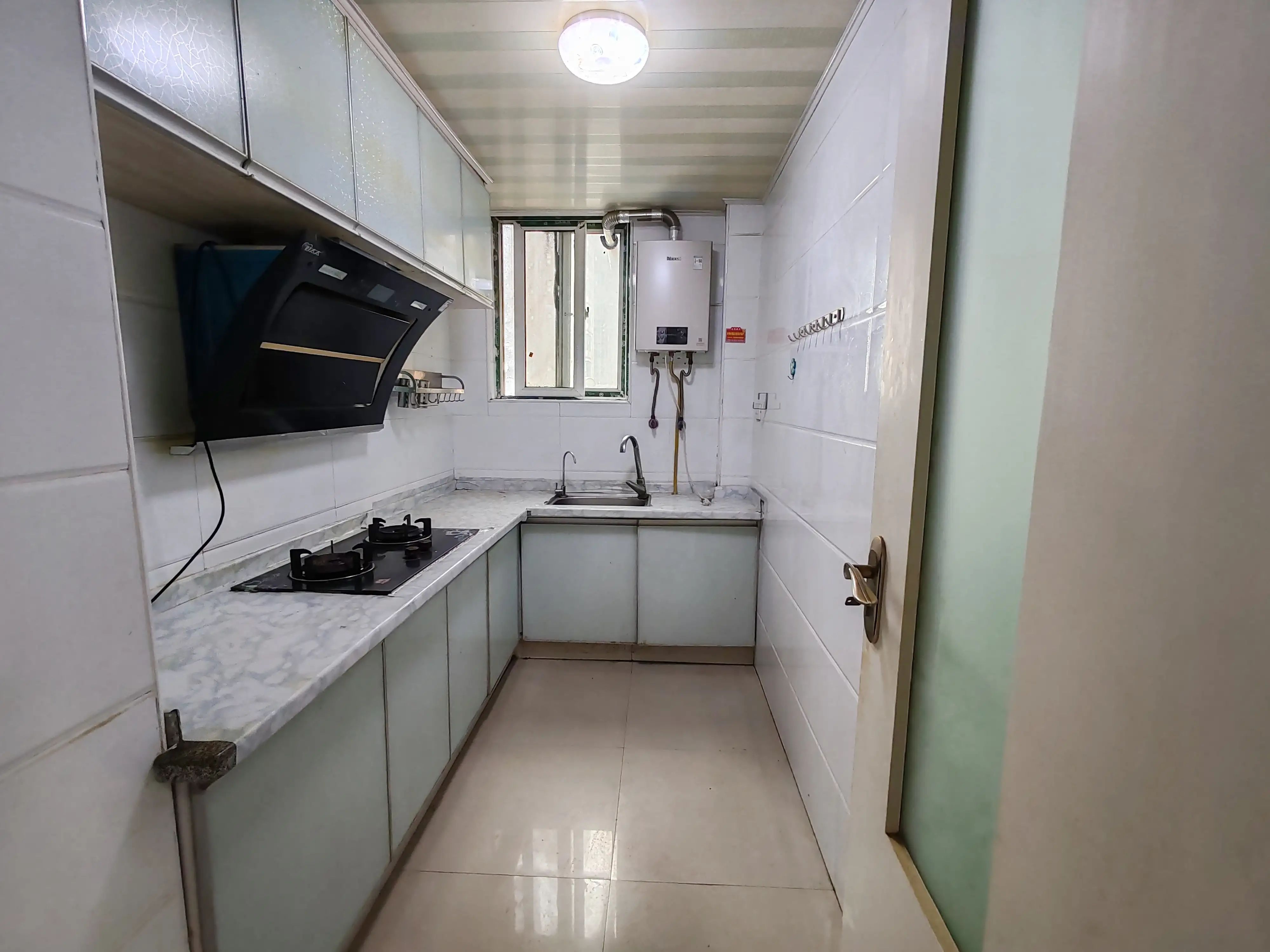 捡漏，和合国际，电梯中间好楼层，精装3房2卫，亏本出售