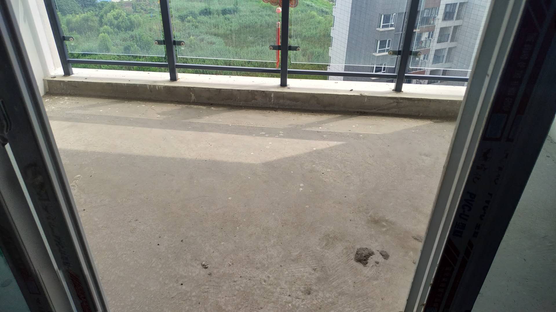 银湖城毛坯大3房，南北双阳台，小高层，支持按揭