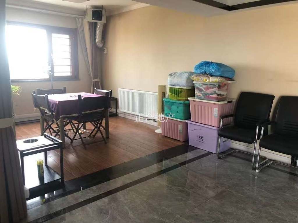 三中旁边元泰商业区好楼层，精装三房，4字头