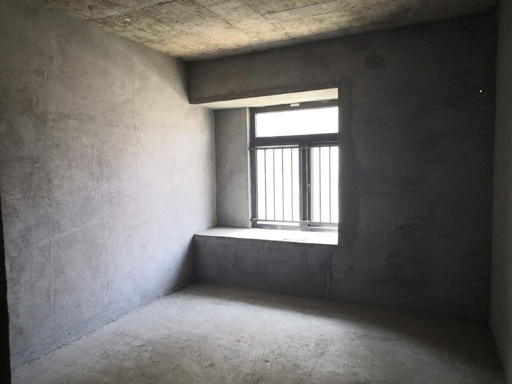 蓝天新城城南毛坯3房中间楼层看房方便