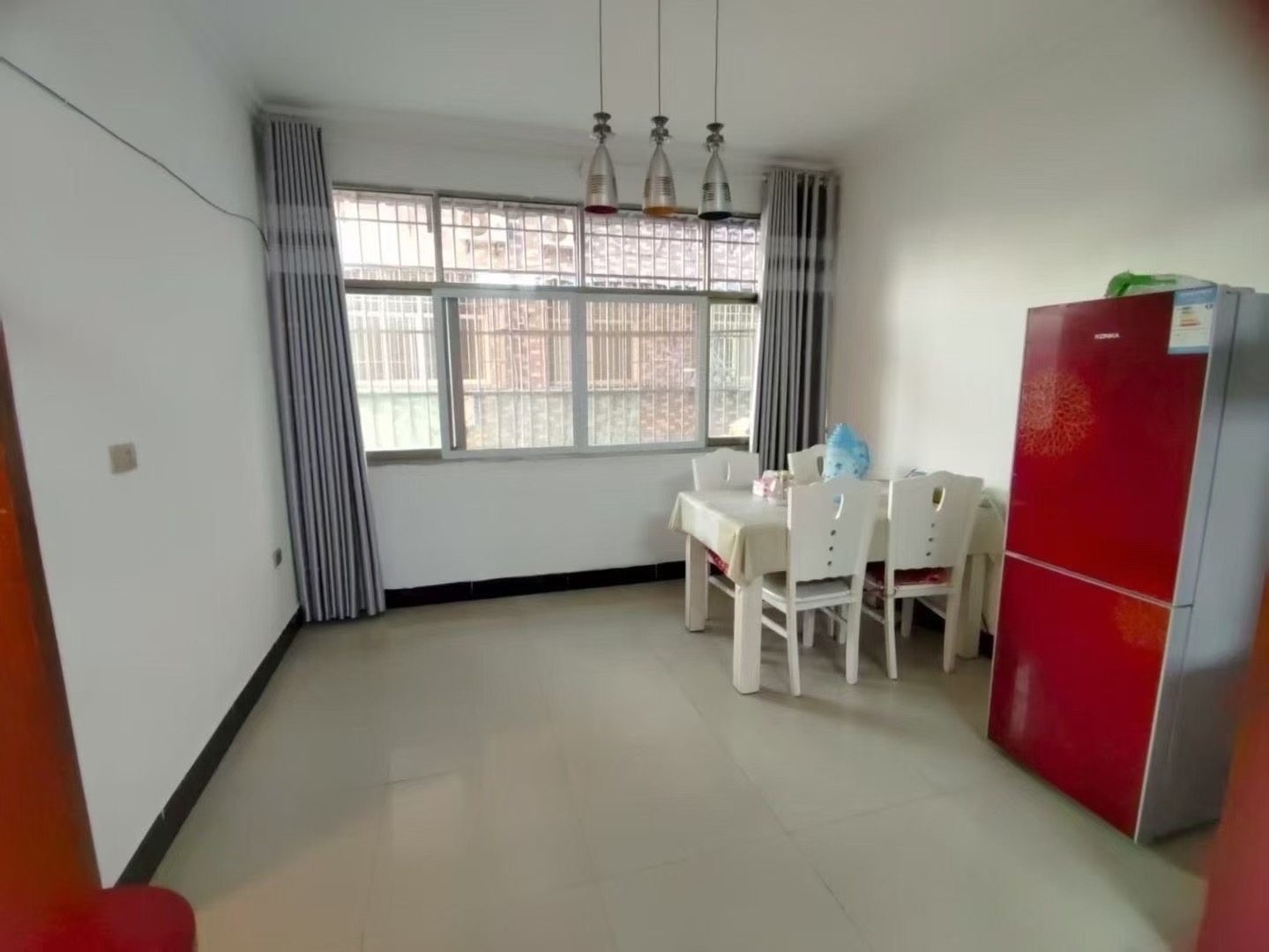 沙嘴菜场旁，步梯好楼层，精装大两房，总价23万，，证件满二