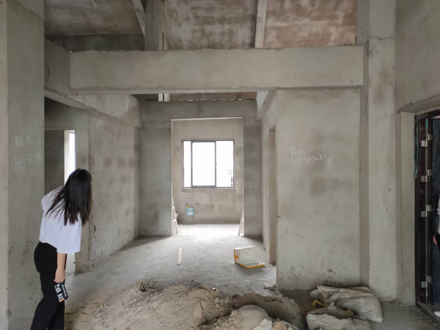 城东路安花园八中旁边 房价格4字头复式楼可按揭