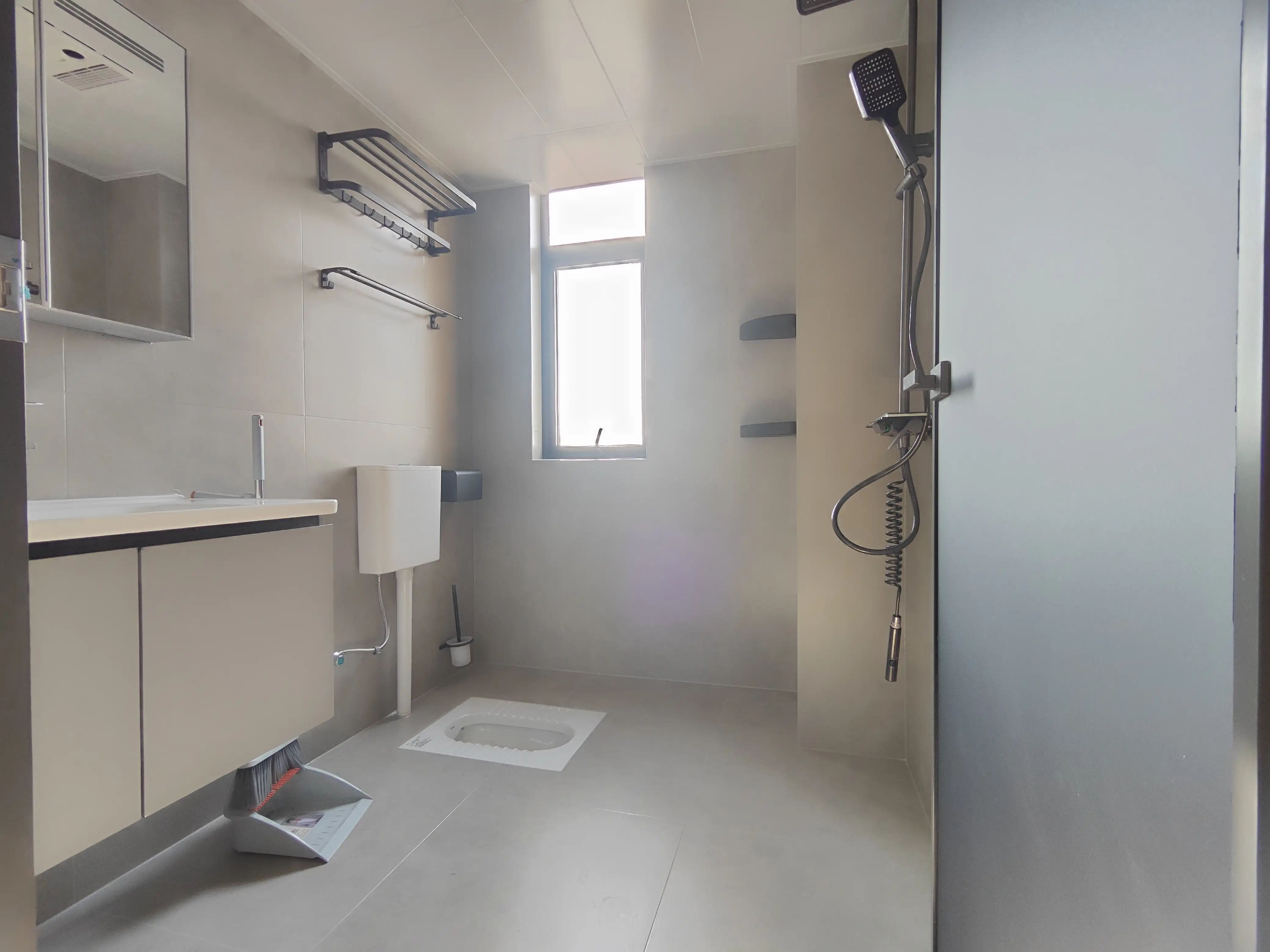 捡漏，城南次新小区，御湖世家，大边户，中间楼层，精装三房，送车位