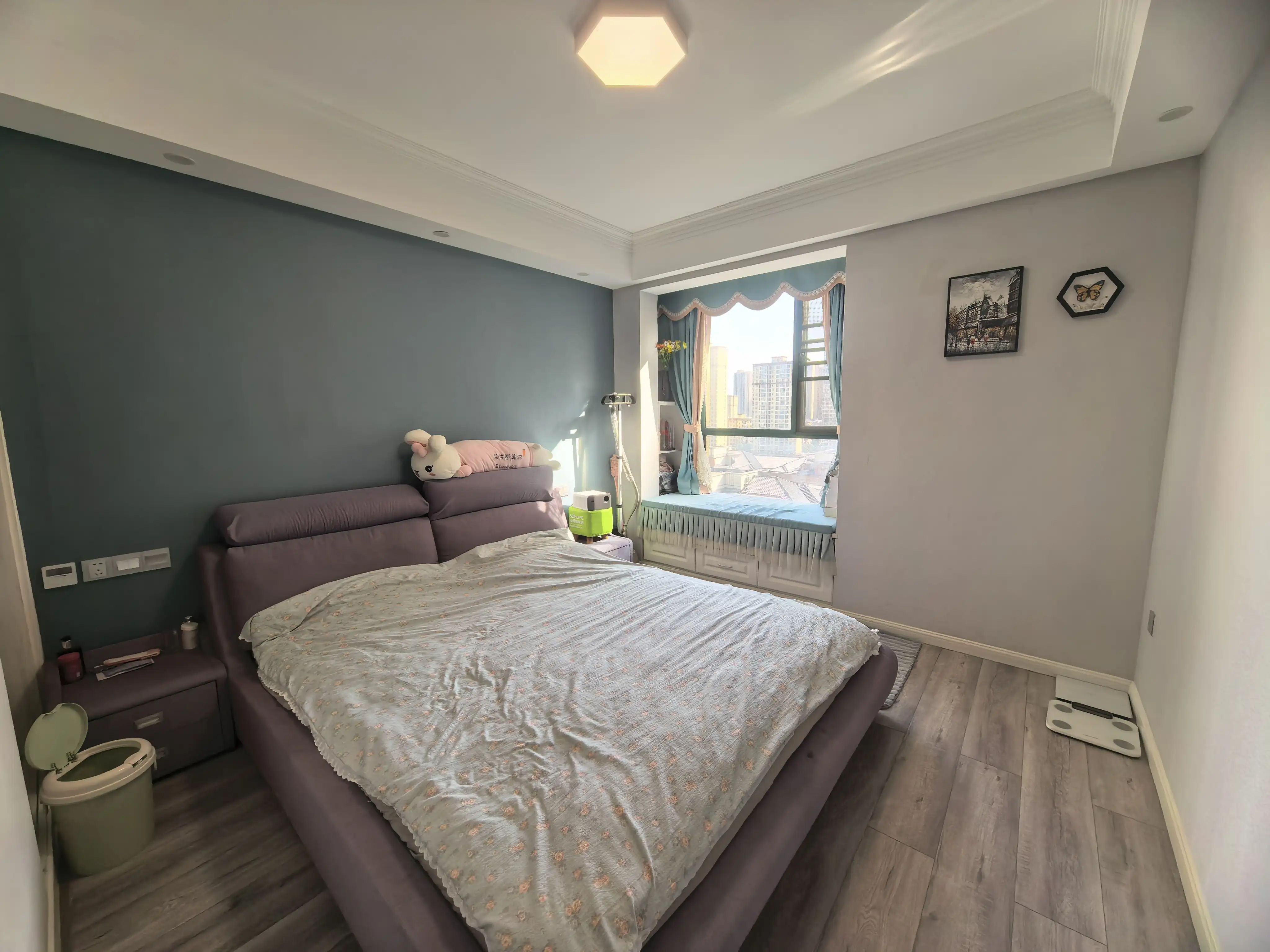 亏本出售，城南新城壹号，成色新，精装三房，拎包入住，电梯中间楼层，证满二