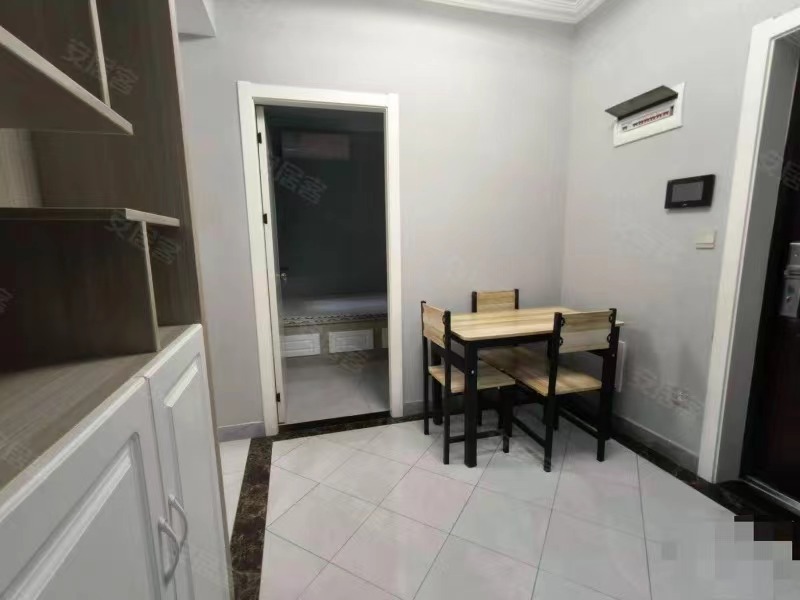 240，荣怀，精装两房，精装9成新，41个比毛坯都便宜，好楼层，证满二