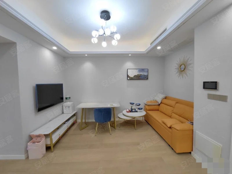 房东亏本急卖，康湾一品，精装大两房，成色新，读老三中，实小