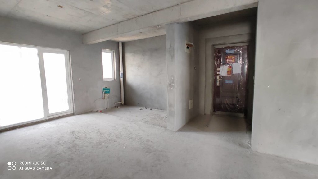 满庭春.毛坯大三房.出门就是學笑.证件满二.看房方便