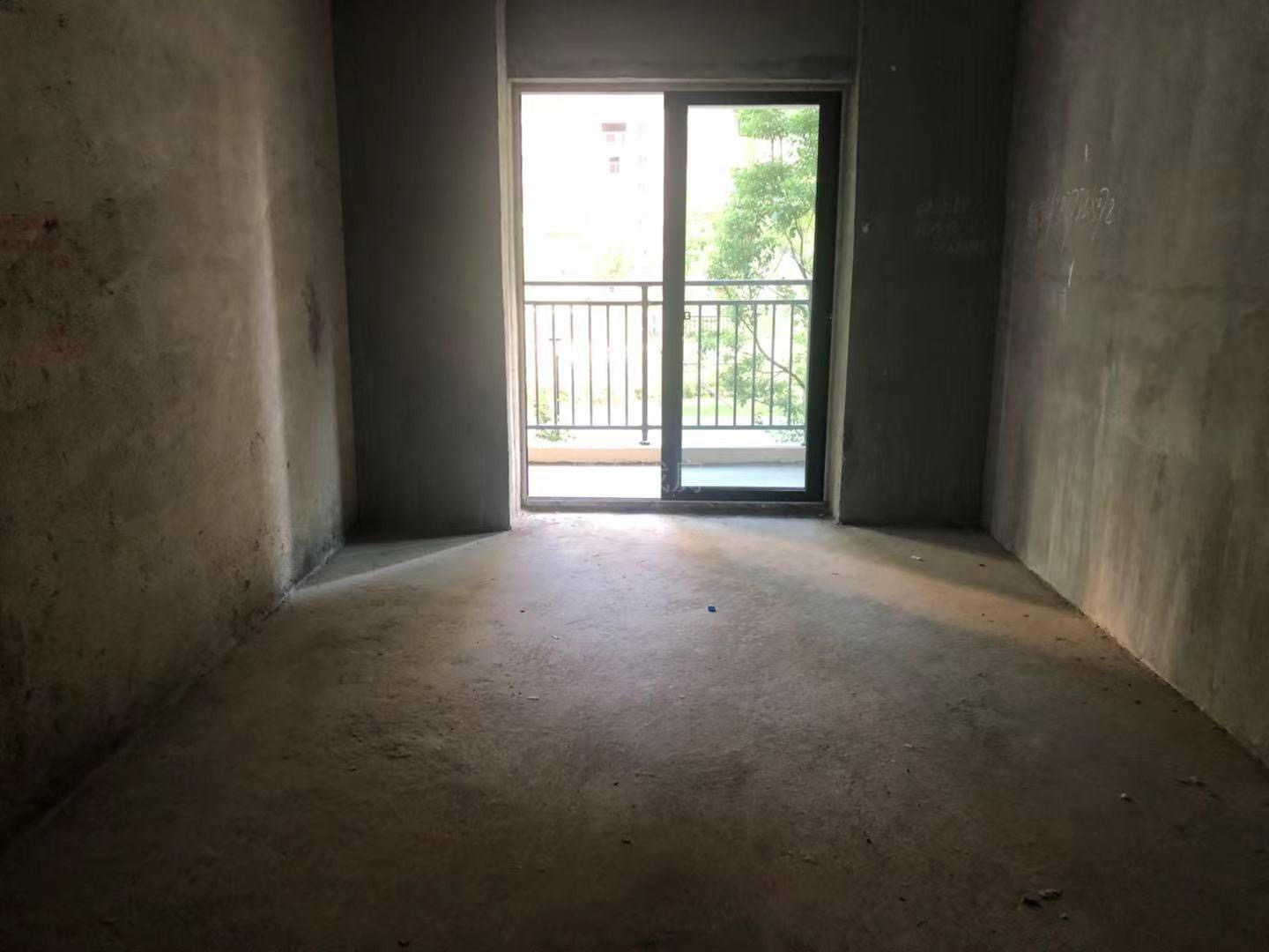 森林国际城翡冷翠，兑口二中，二小，单价5900，有需求的尽快联系我，亏血本卖