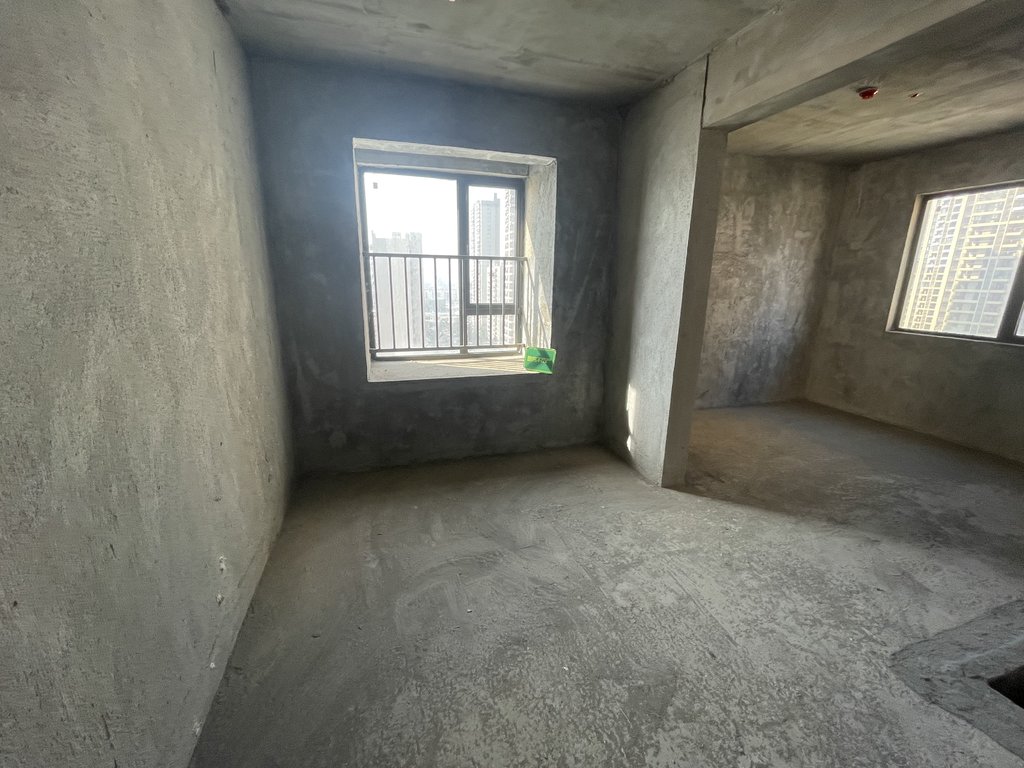 荣怀.极地世家.毛坯边户.中间楼层.看房方便