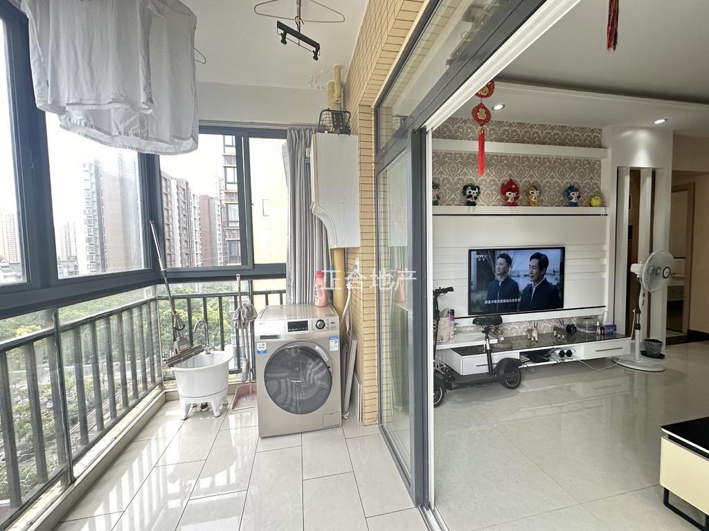 业主诚心出售，三丰鼎城，小高层，精装三房，中间楼层，成色还可以，满五，拎包入住