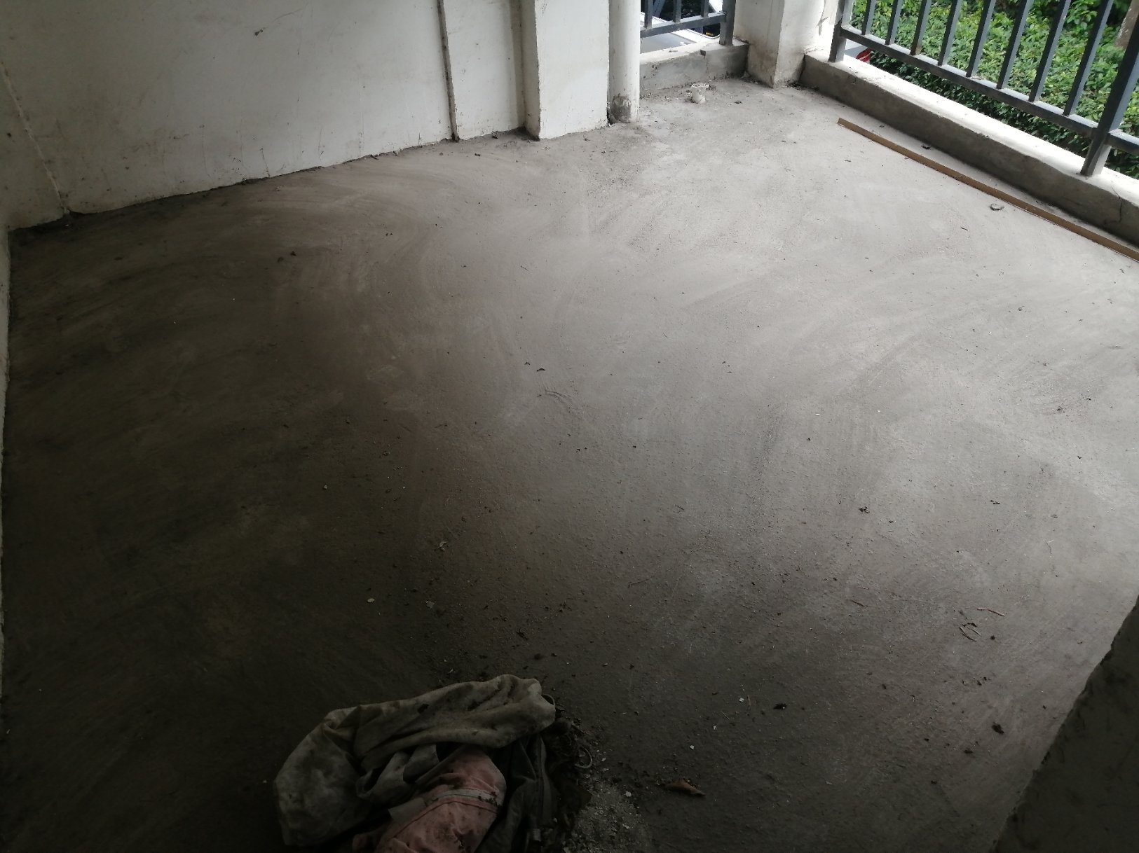 江汉名居毛坯四房，楼层非常到位，房间非常大，采光非常好