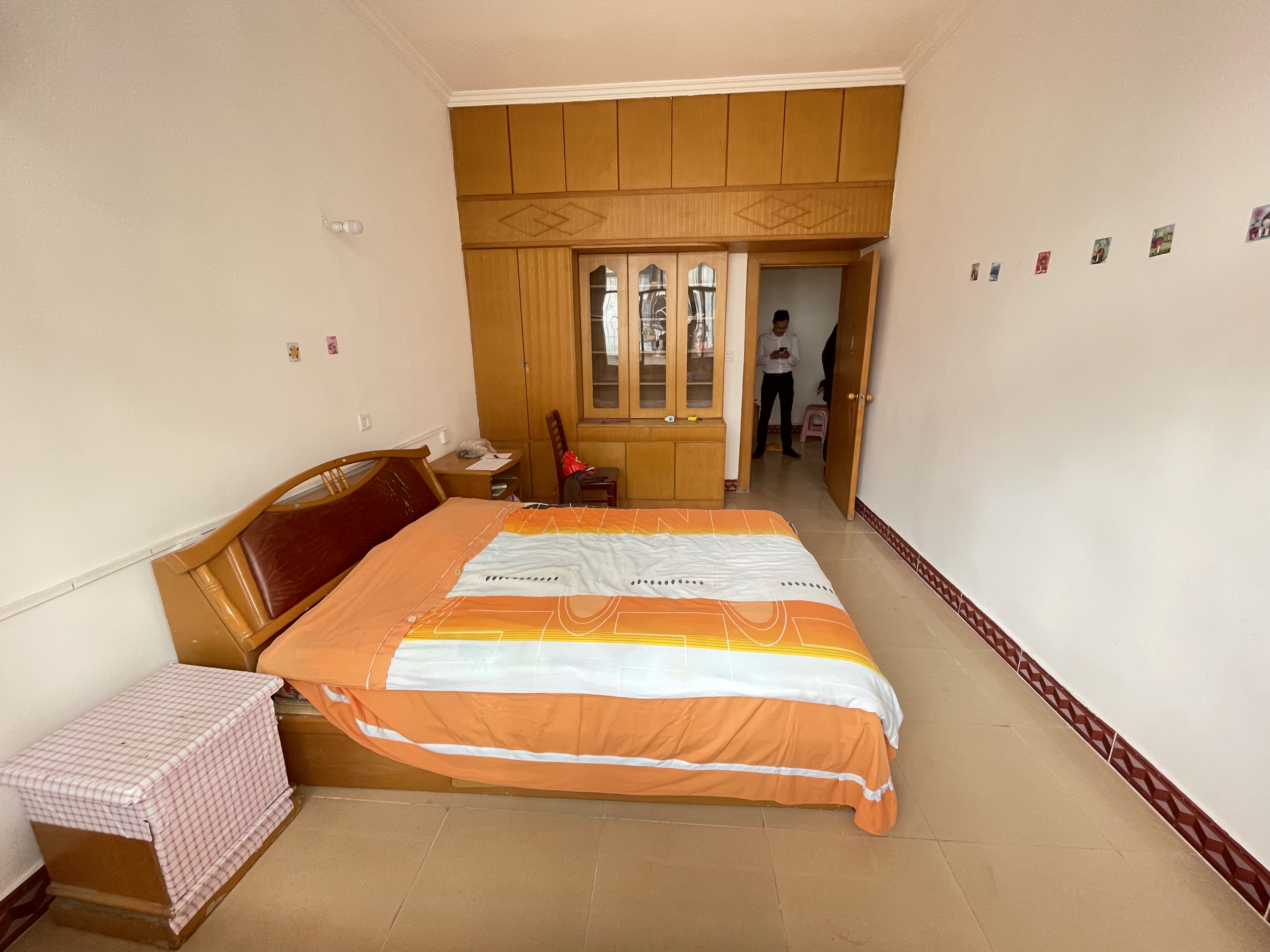 老民政局宿舍  老三中巷子  三房朝南 多大阳台  采光好