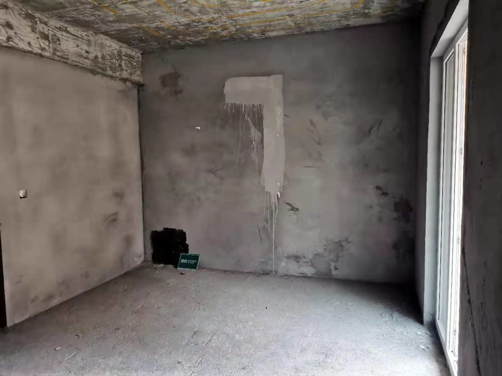 满庭春毛坯小三房看房方便