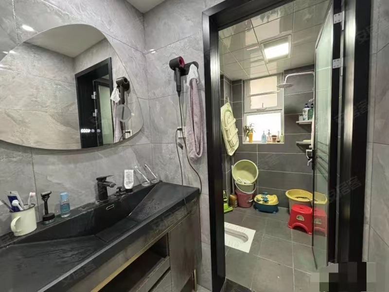 ​满庭春，精装三室两卫+活‬动室，9.9成新，送入户花园,电梯好楼层，证满二，​仙桃xiao学+仙桃三中