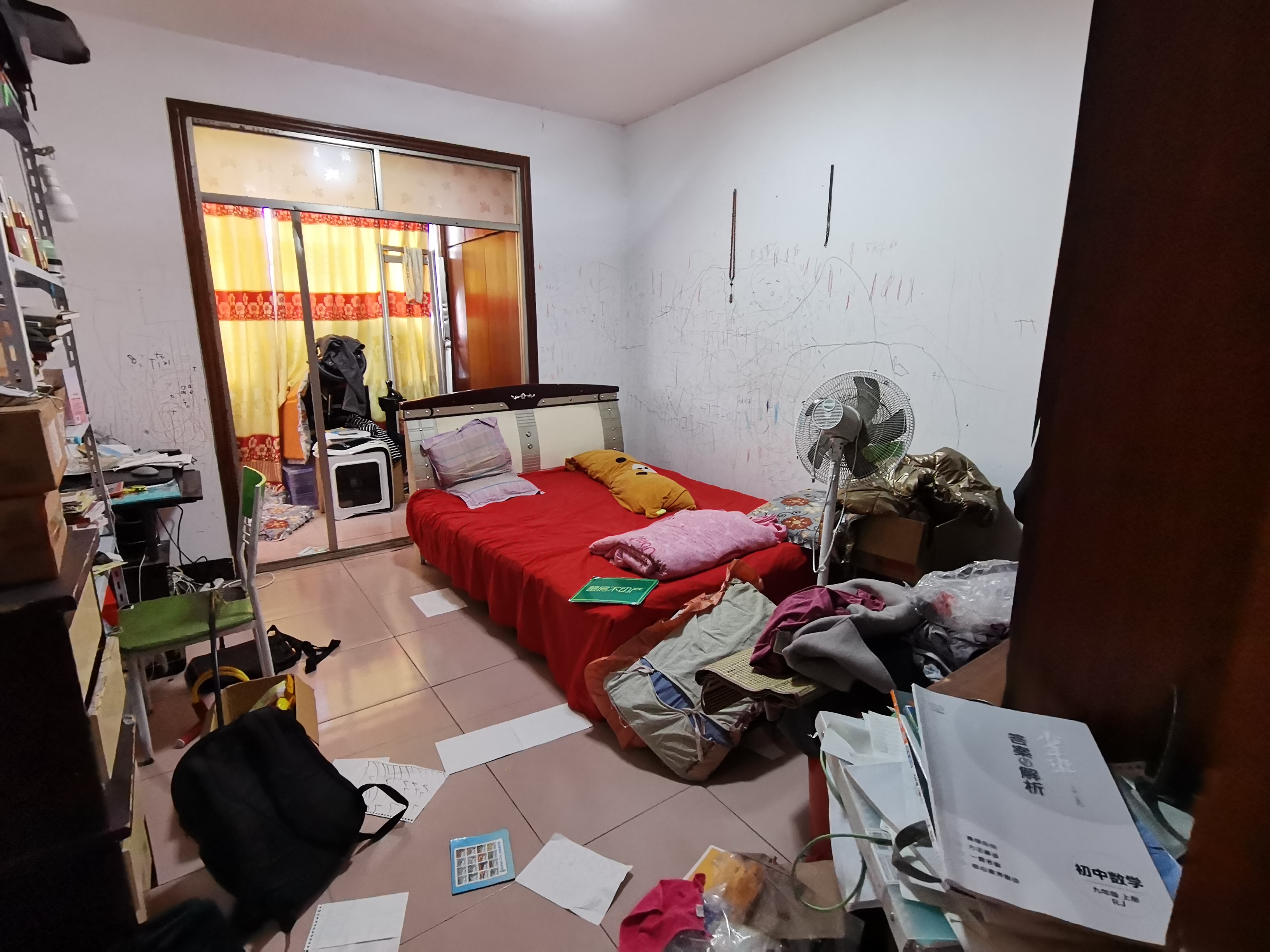 粮油商行小区东城国际旁边简装两房房东诚意出售