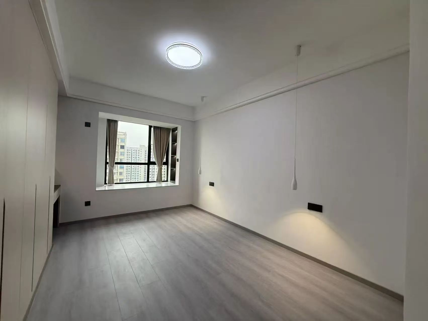 城南，沔街头上，御湖世家湖景房，精装三房，边户，单价5900，带车位