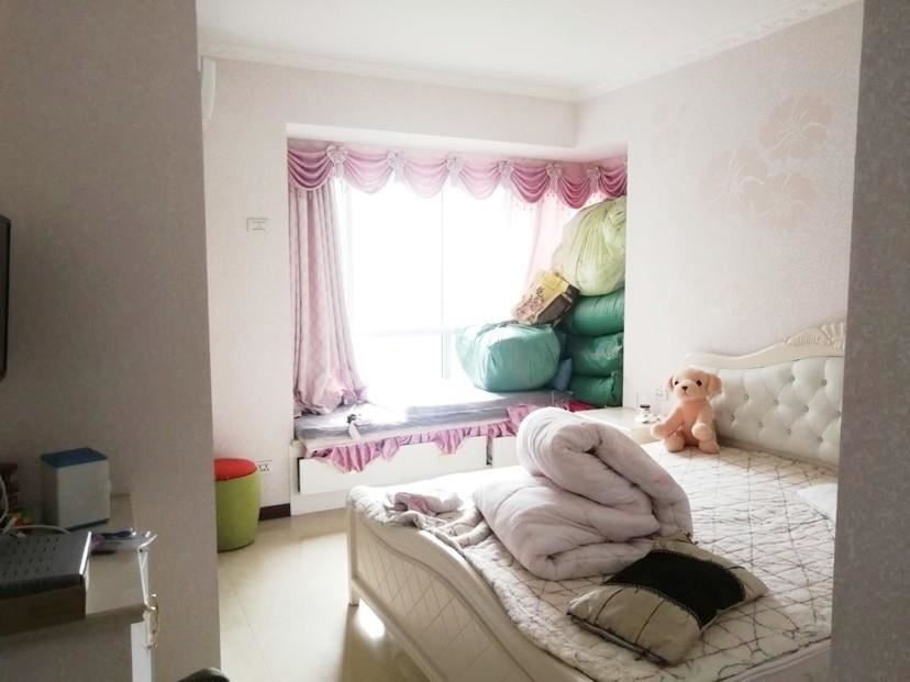 和合国际精装三房，装修的房子只卖毛坯的价钱，电梯中间楼层证满两年看房方便