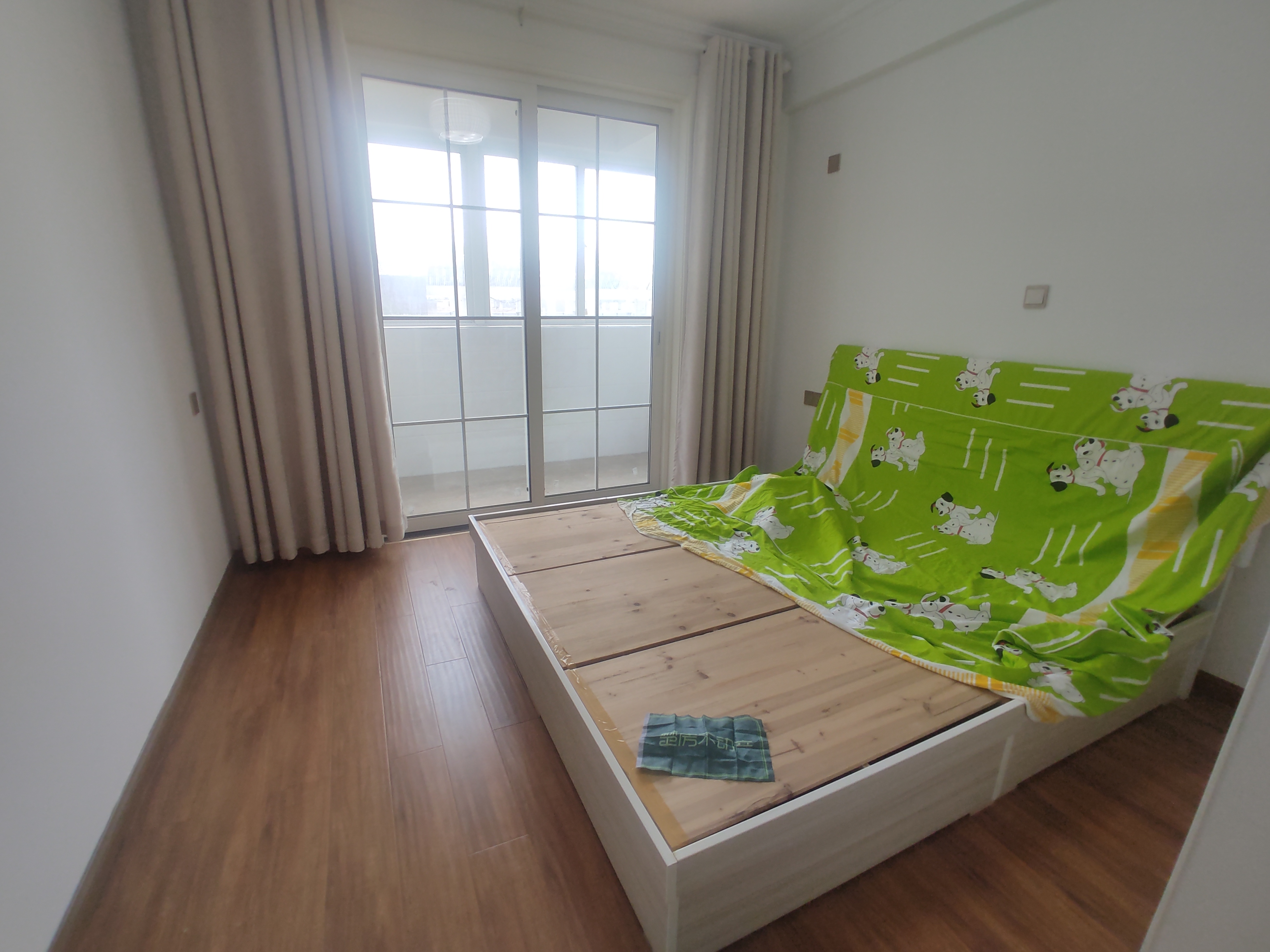 滨江星城一线江景房精装三室两卫证件在手满两年