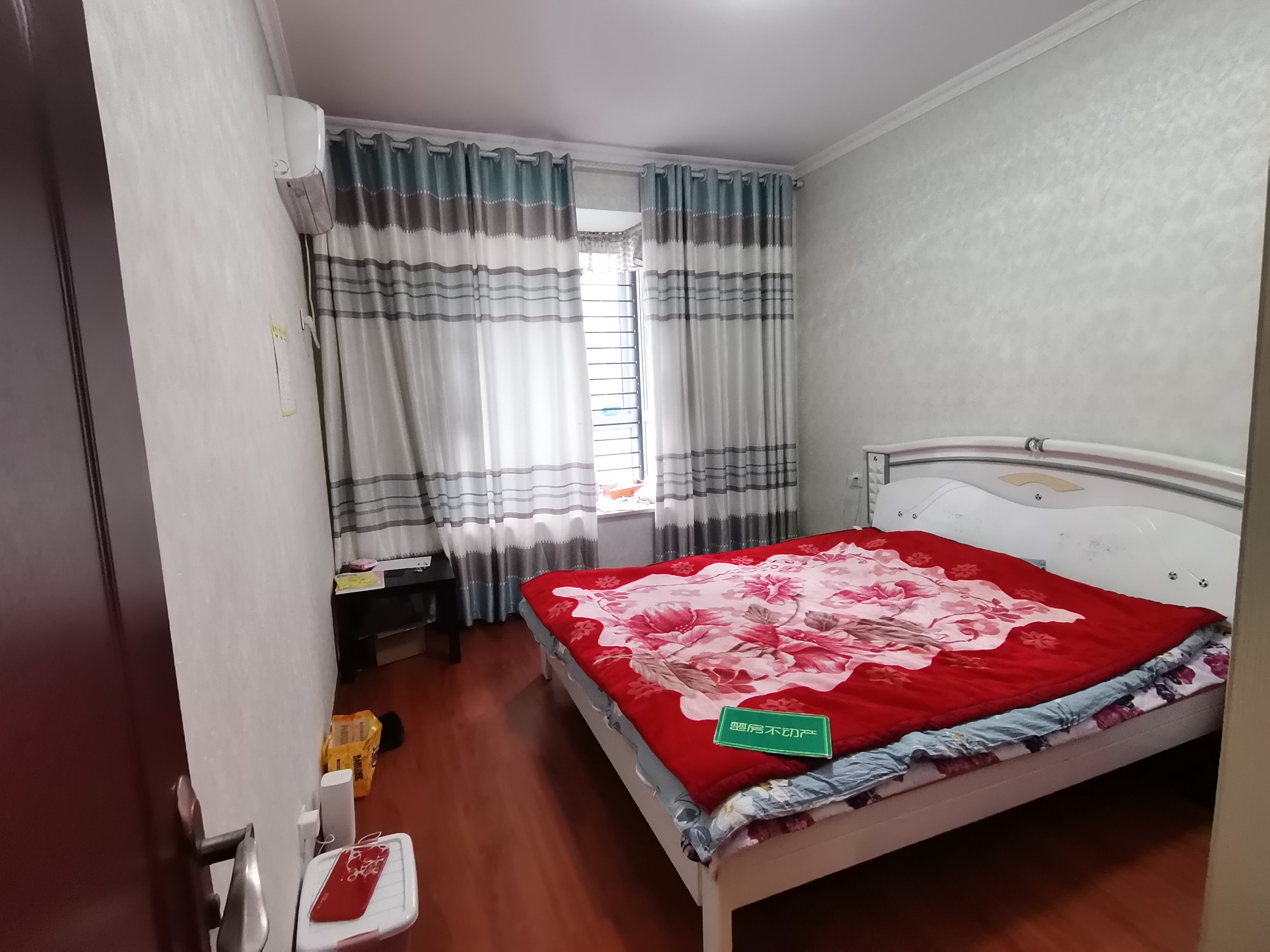 森林国际步梯洋房中间楼层房东诚意出售