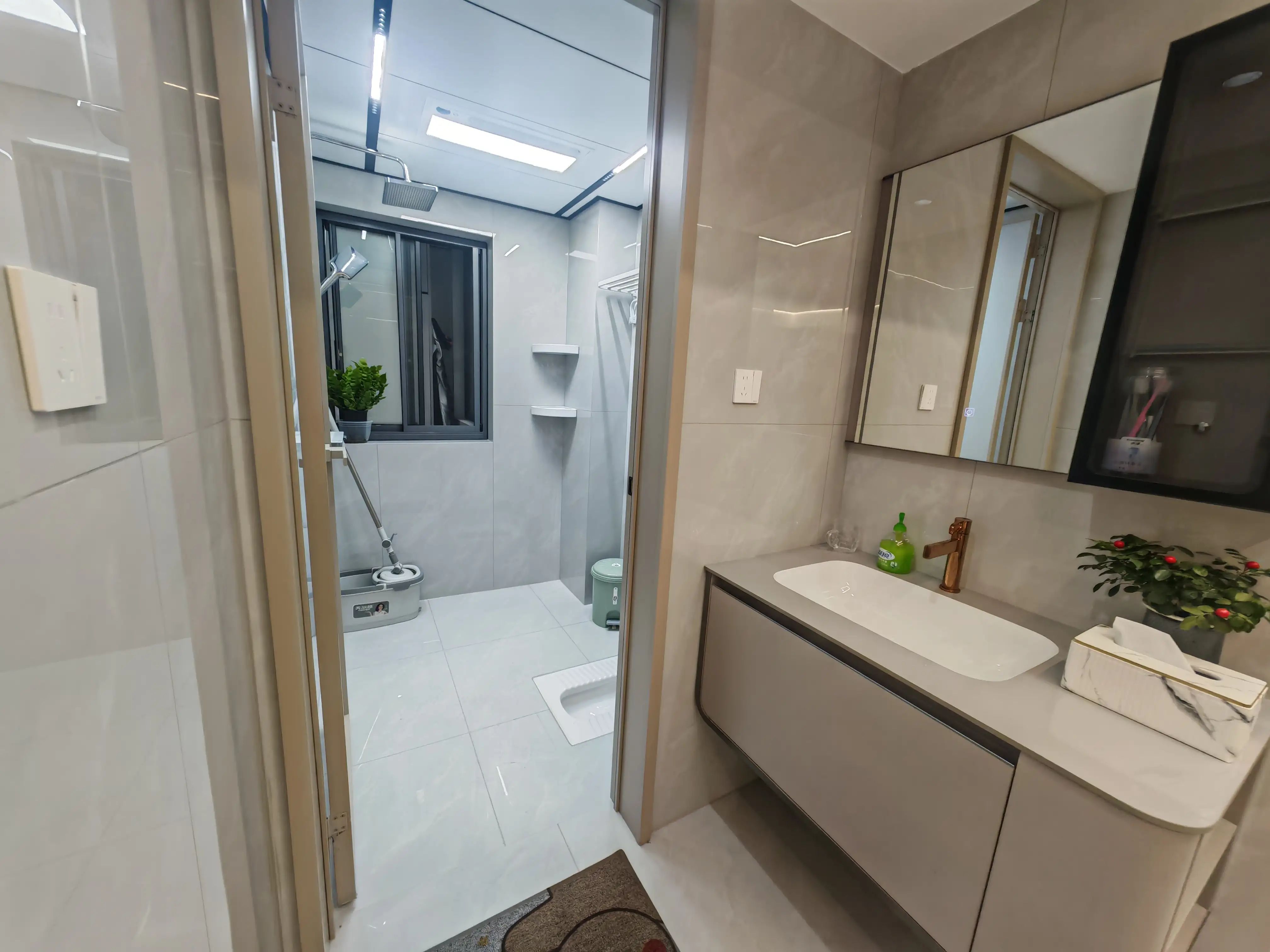 吾悦华府，边户，精装三房两卫，带充电桩的车位。诚心出售