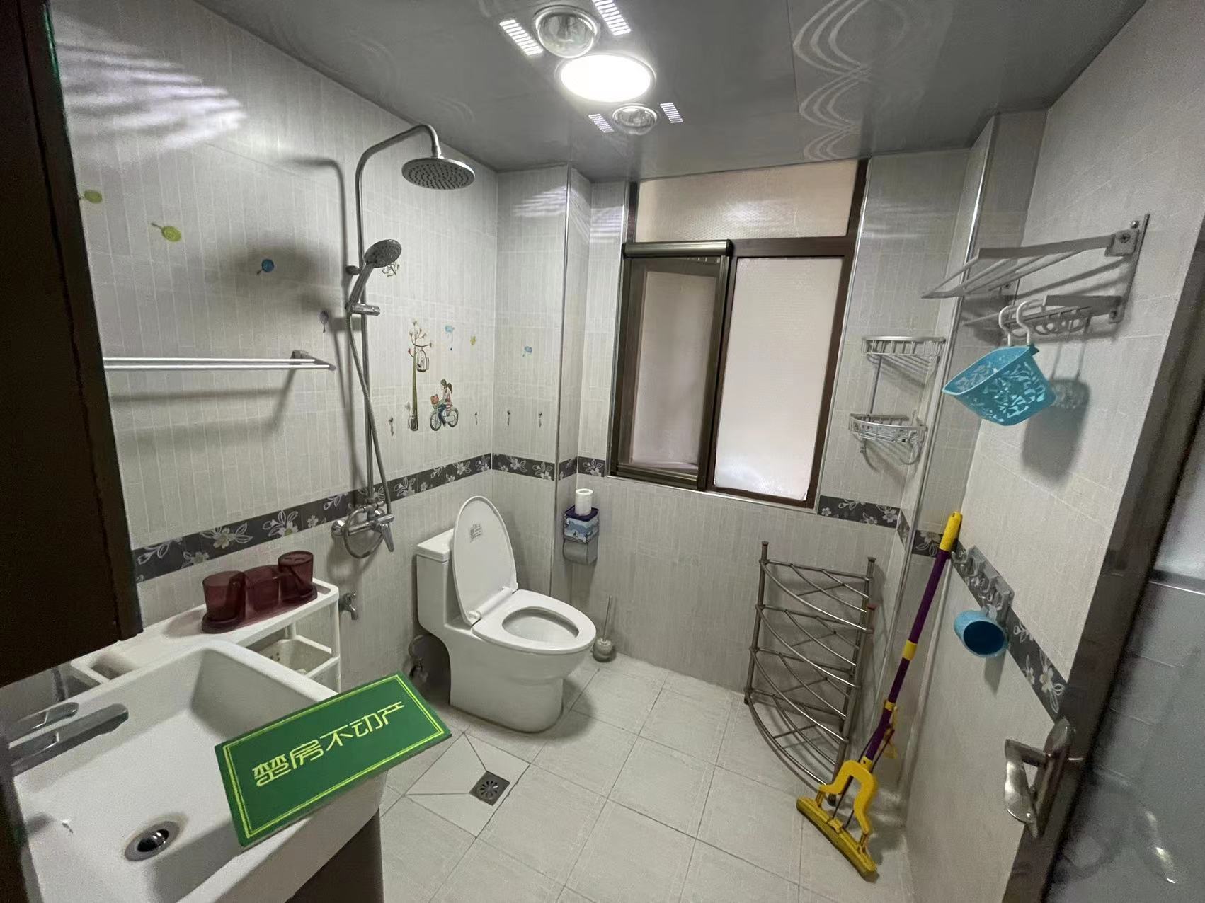 城南，江汉名居，城南步梯二楼，好地段，拎包入住，看房方便