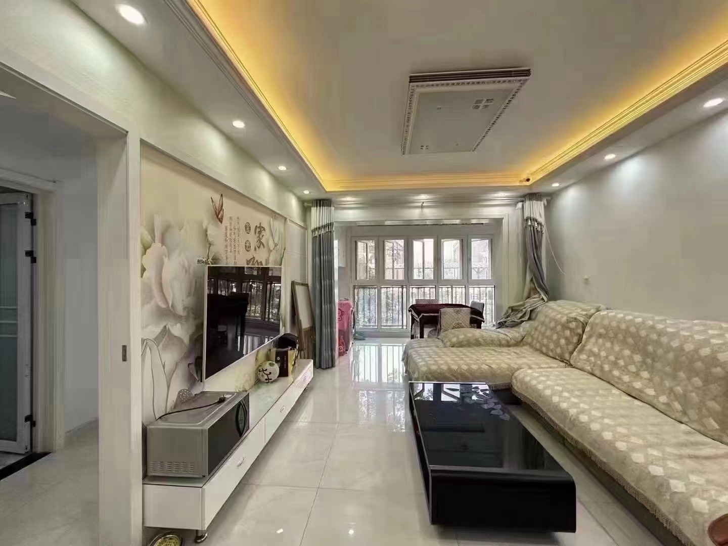 房东亏本出，捡漏 房！ ​元泰未‮，城来‬精装‮房三‬两厅两卫，单价4500，满二。