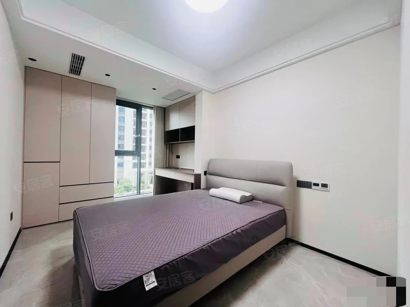 急售，，城南，吾悦小高层，1梯1户，大平层，全新精装修，精装大四房，