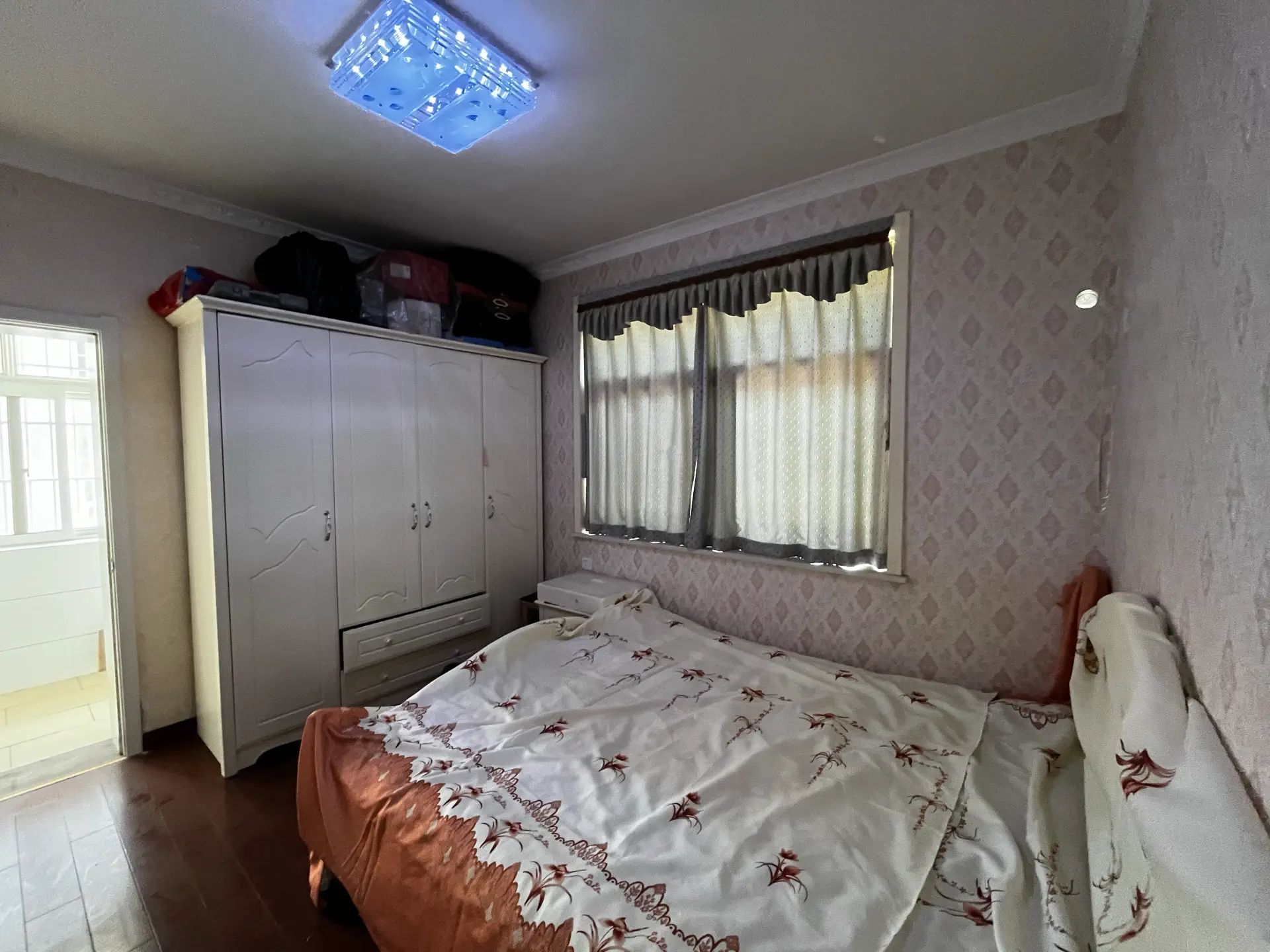 黄荆雅园3楼的电梯房2室2厅1卫精装修优价出售！