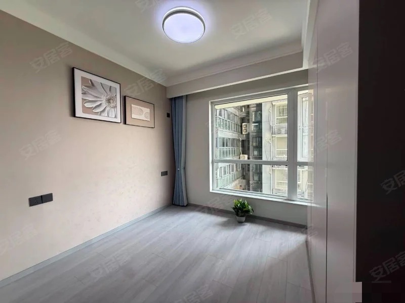 城南，福星城，电梯好楼层16楼，全新精装三房二卫，证满二