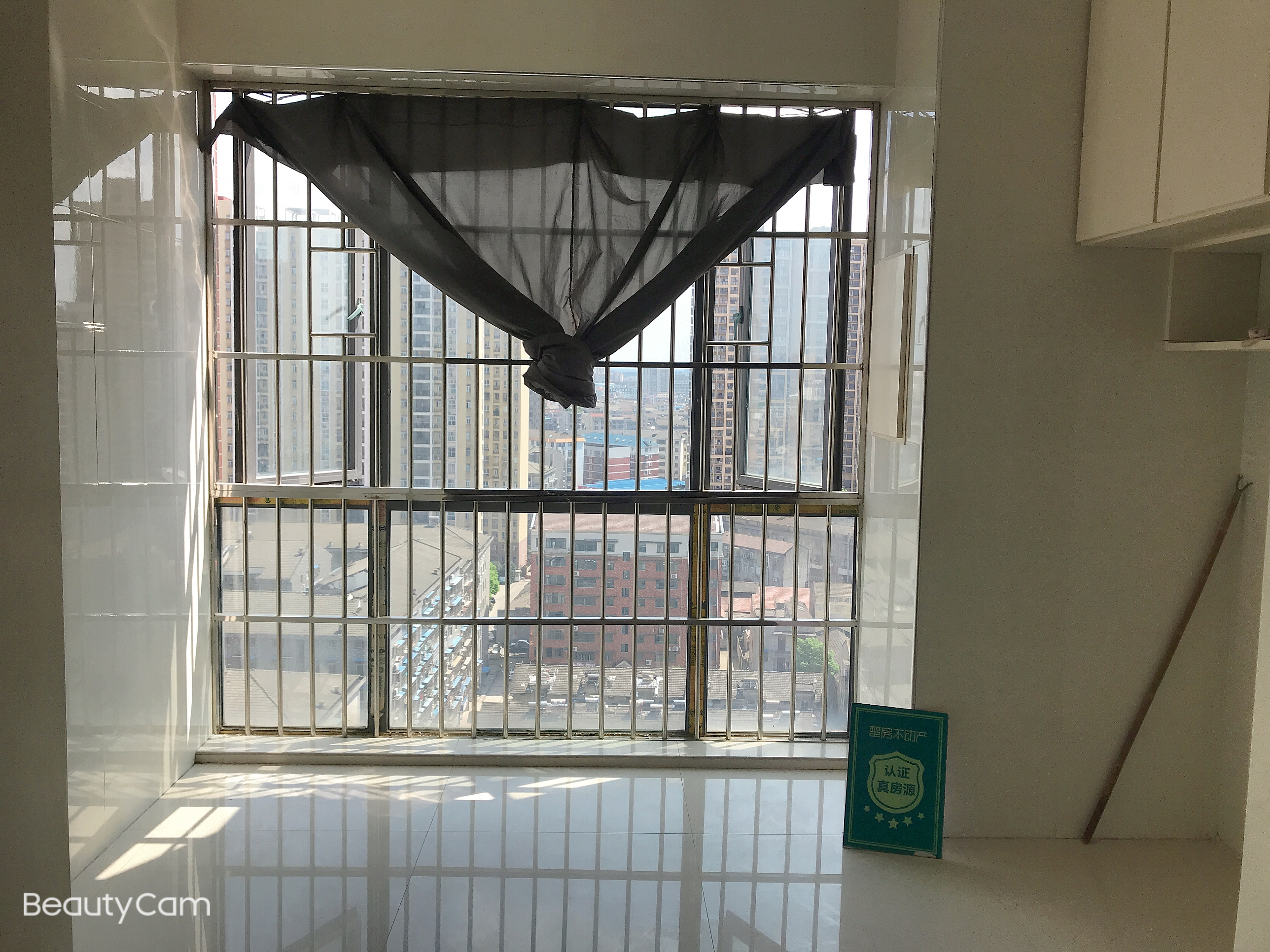 三医院旁边 阳光一品   商城就在附近 电梯精装房 看房方便