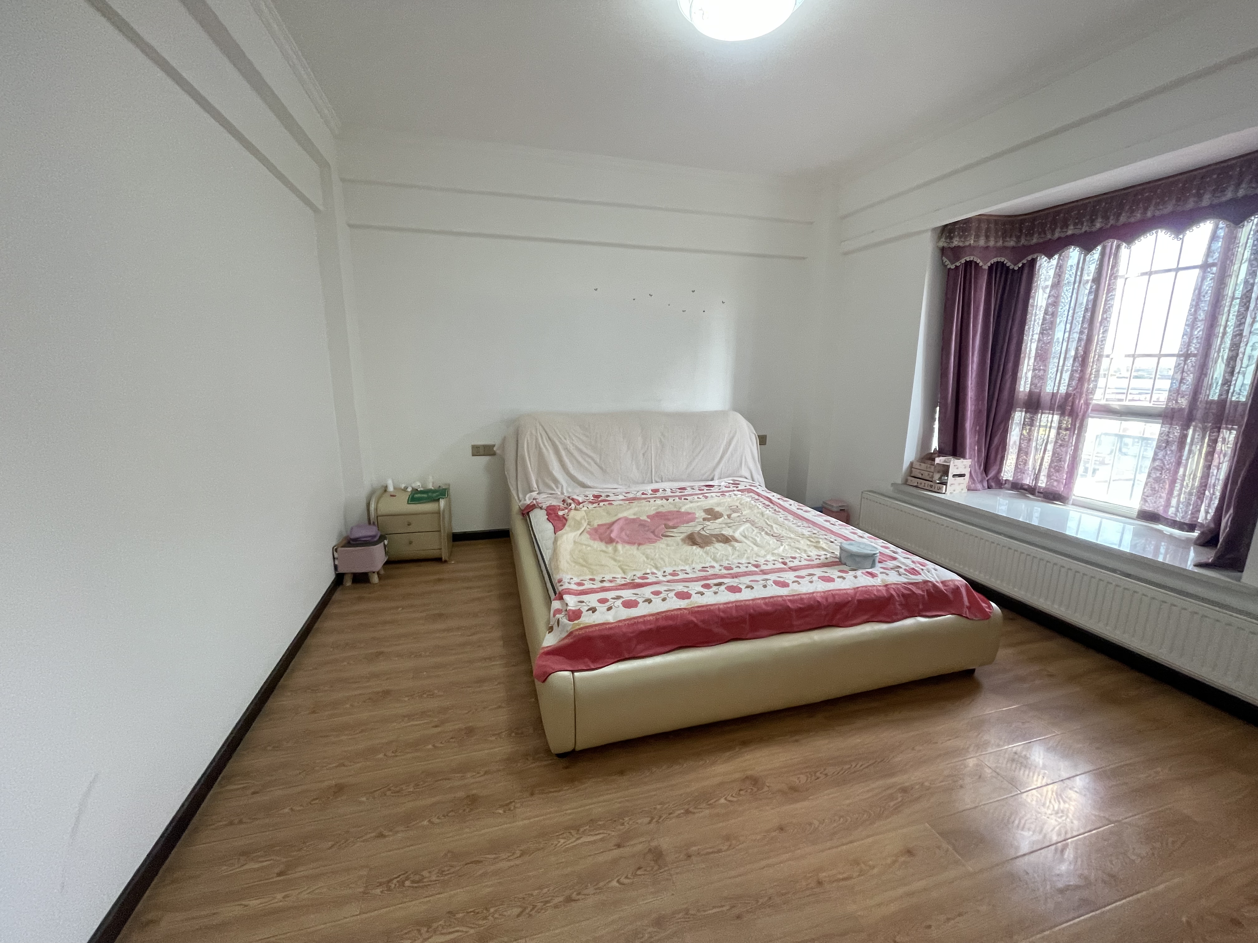 恒迪建材市场大三房拎包入住方便看房家里保养的很好