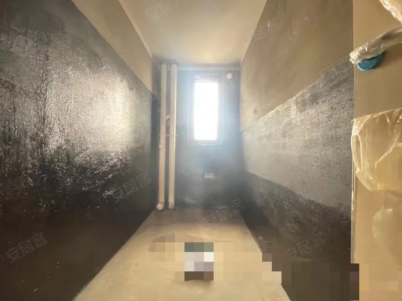 捡漏,森林国际6期，,湖景现房,毛坯大四房，单价5200，证满二，好楼层