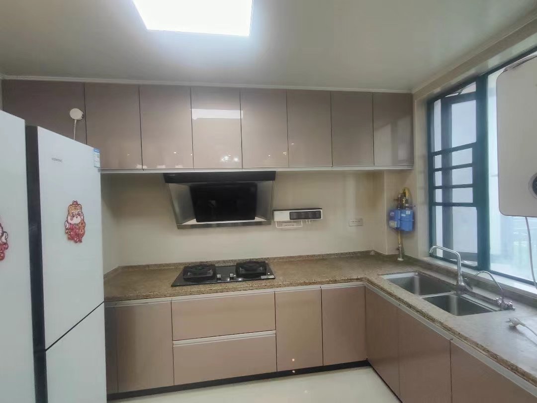 德政金园香榭里北.精装三房两卫.带露台.证件满二.看房方便