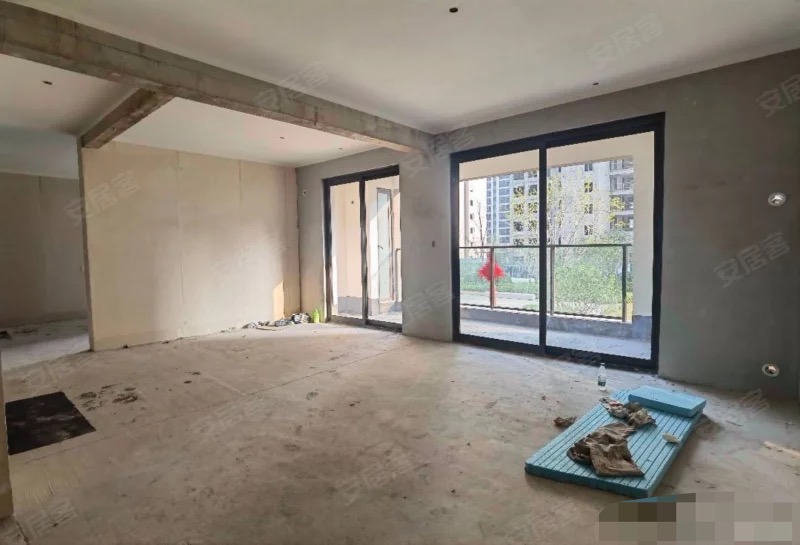 业主急售，吾悦广场，chao便宜一套，现房，毛坯三房，能接受2楼来看