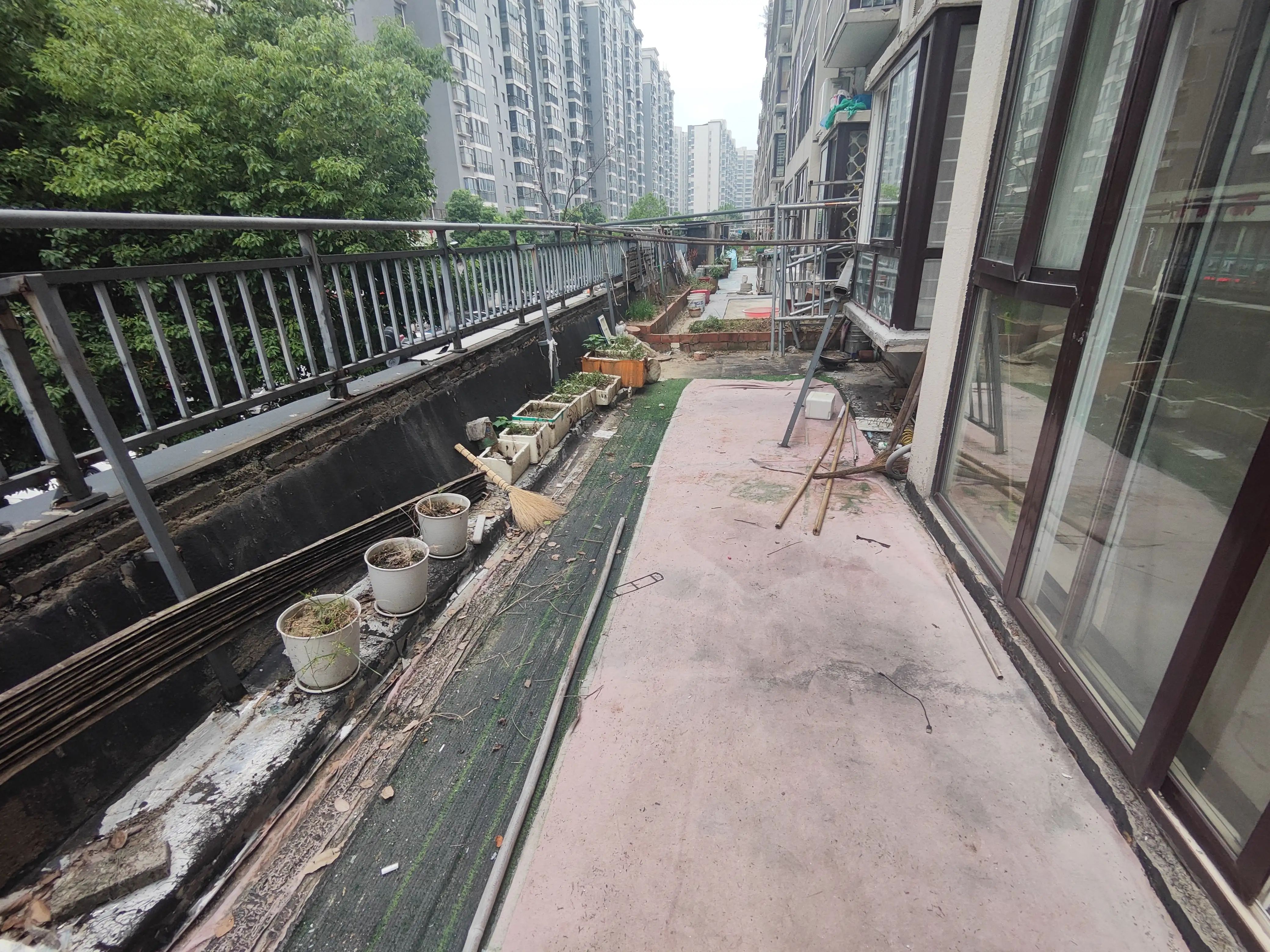 城南，带露台，步梯好楼层，星城国际和园公馆，精装三房，证满二