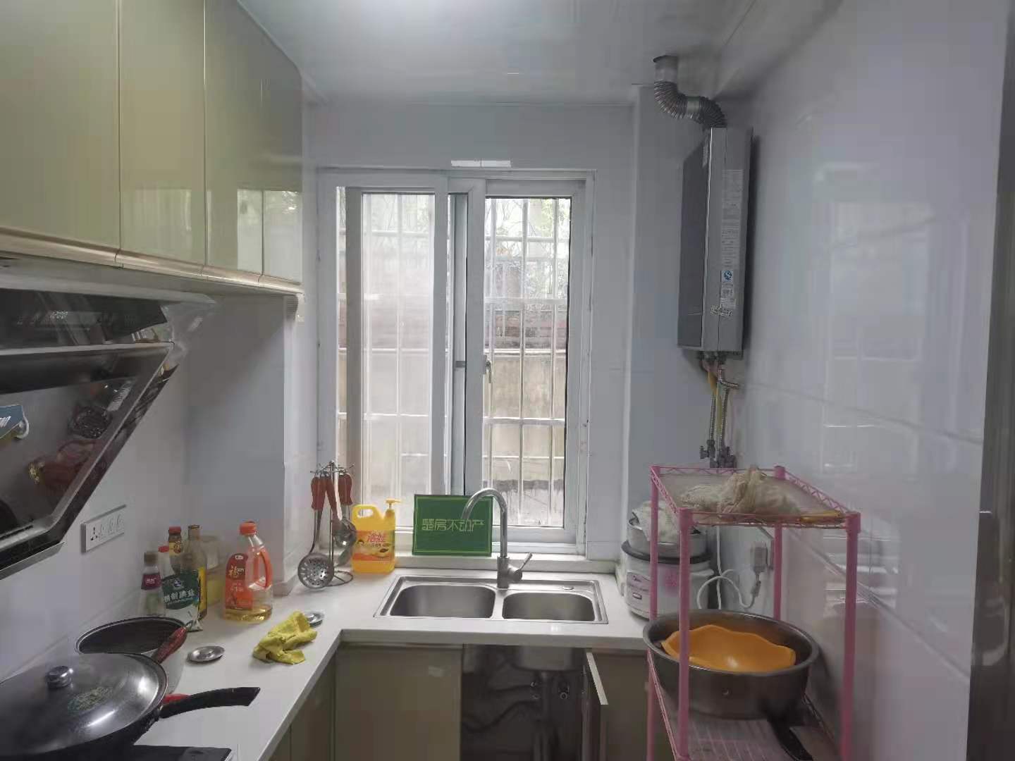 城市丽景全新精装三房两卫，带超大露台证满二诚意出售！